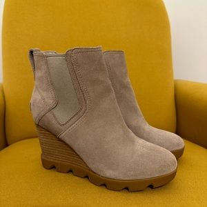 SOREL Joan Uptown Chelsea Booties, Sandy Tan  Size 7 **LIKE NEW CONDITION**!